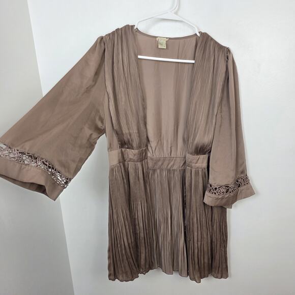 Gimmicks By BKE Satin Y2K Flowy 3/4 Sleeve Lagenlook Kimono Size Medium - Picture 3 of 7